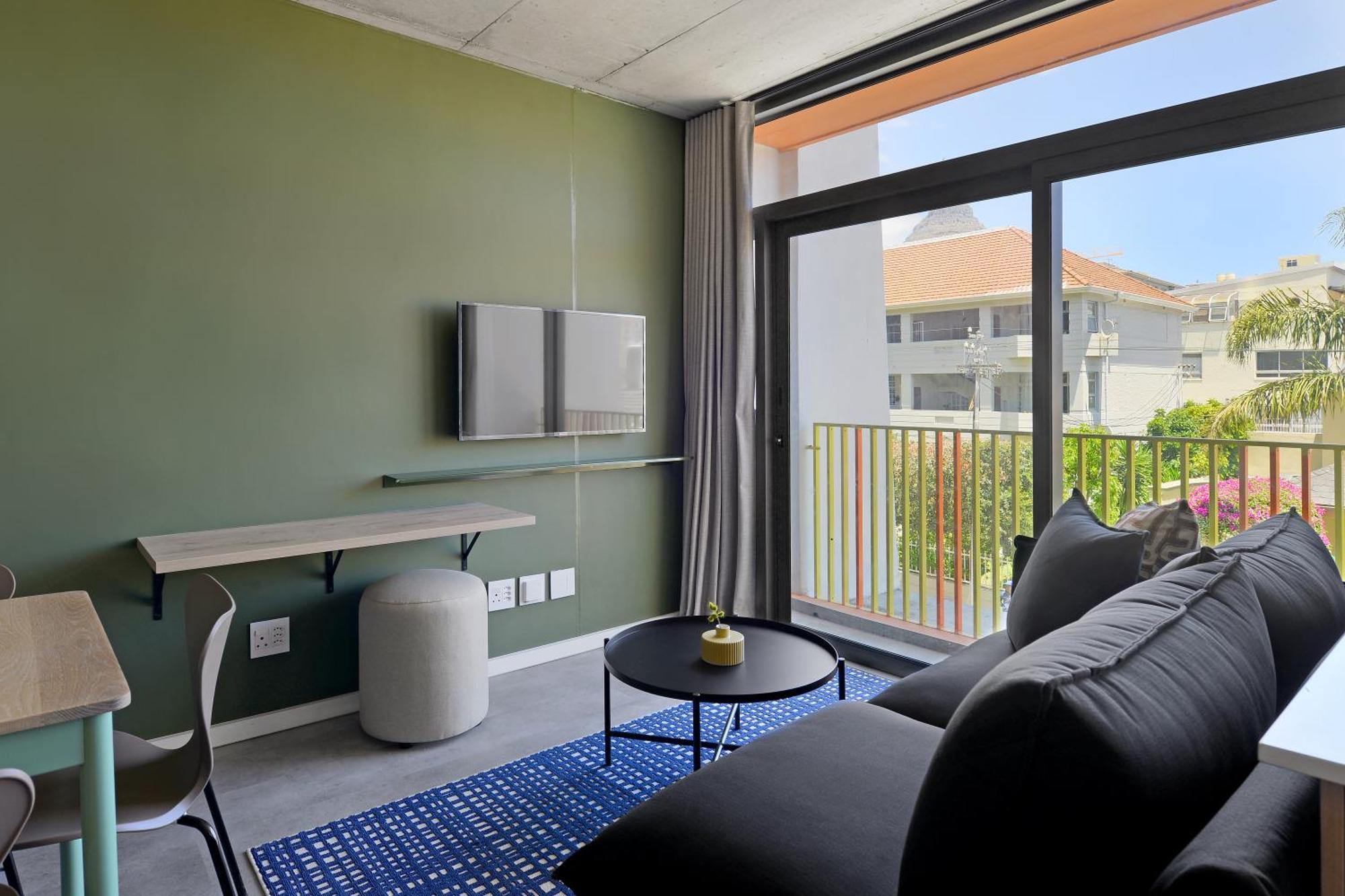 Sixonn By Fluent - Serviced Apartment *